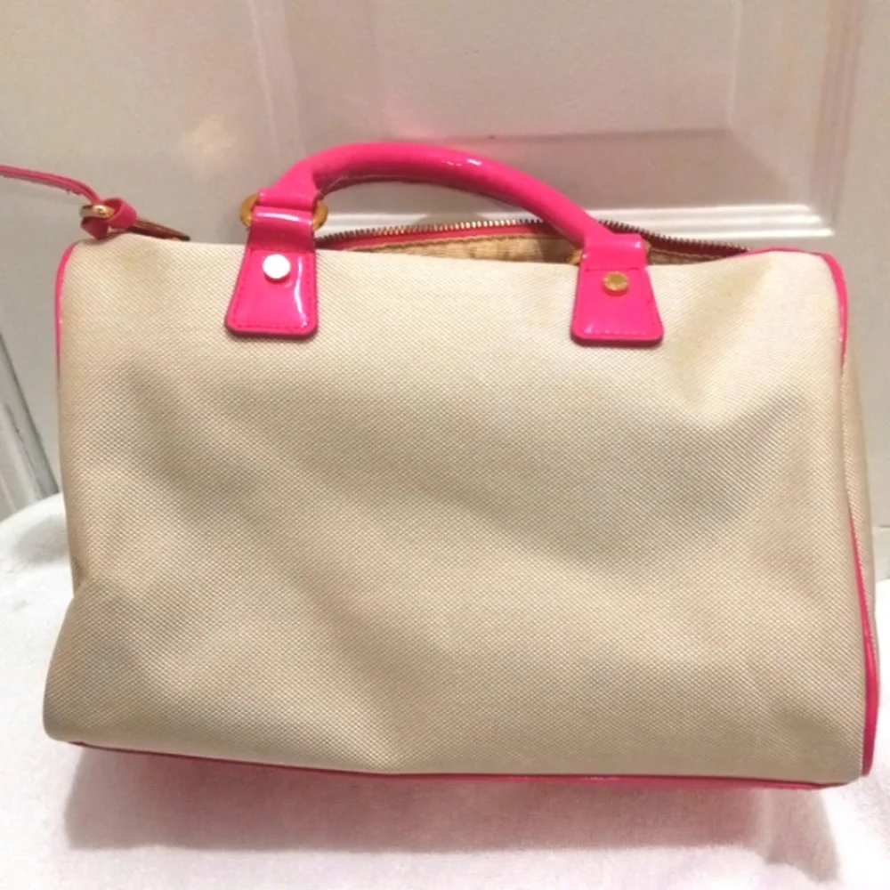 Victory Secret Bombshell Canvas, Very Clean